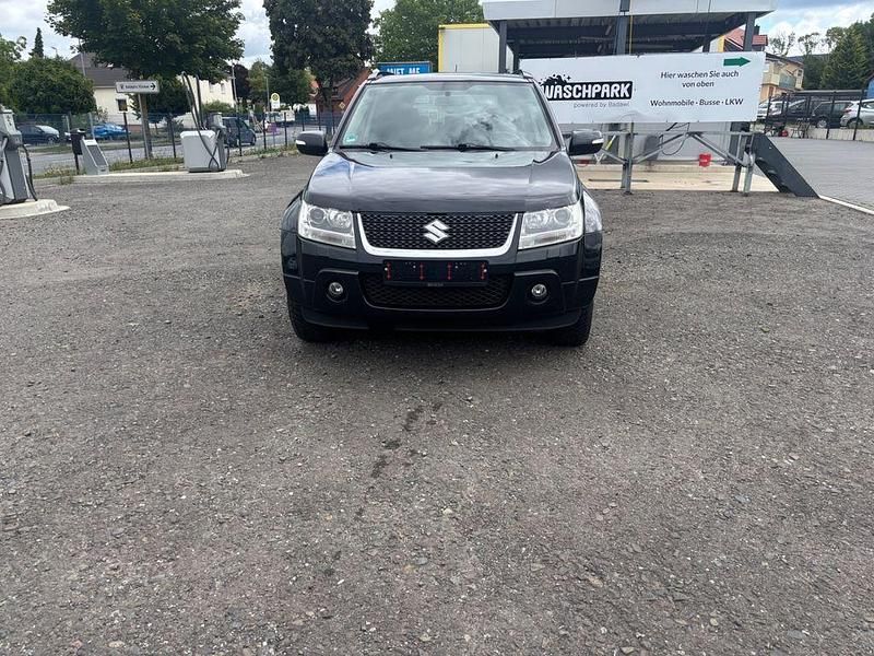 Schwarz Gebraucht 2011 Suzuki Grand Vitara SUV | 5.300 € (Fairer Preis) - Bild 1/4