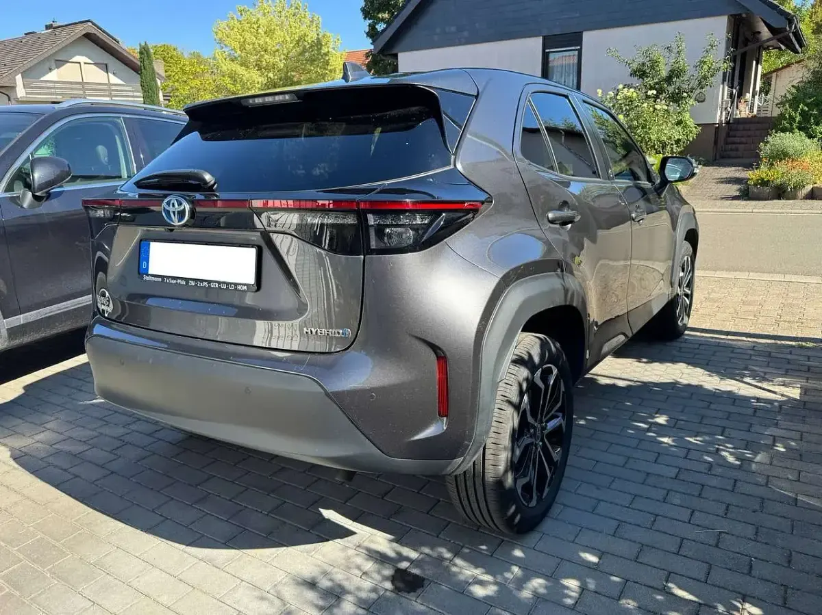 Gebraucht Toyota Yaris Cross Team 92 PS (67 kW) 2023 Grey metallic SUV