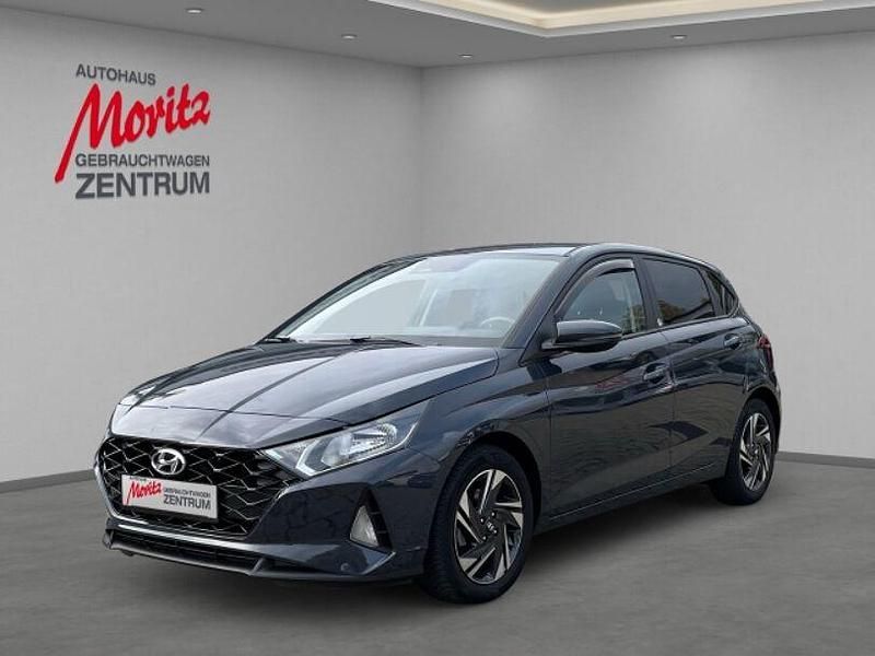 Grau Gebraucht 2021 Hyundai i20 Edition 30 Kleinwagen | 16.870 € (Teuer) - Bild 1/4