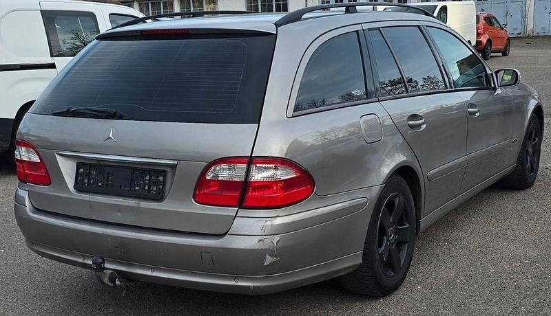 Gebraucht Mercedes E220 114 PS (83 kW) 2003 Grau Limousine