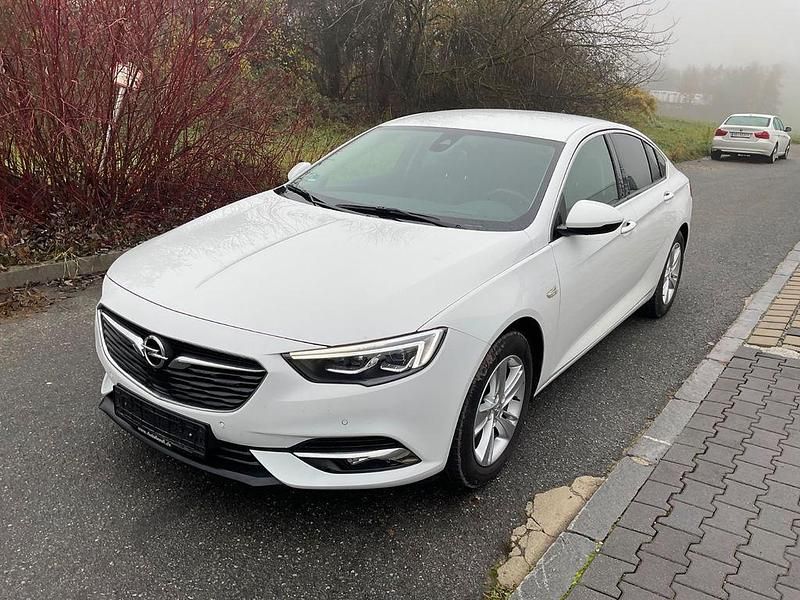 Weiß Gebraucht 2020 Opel Insignia Business Innovation Limousine | 11.900 € (Superpreis) - Bild 1/4