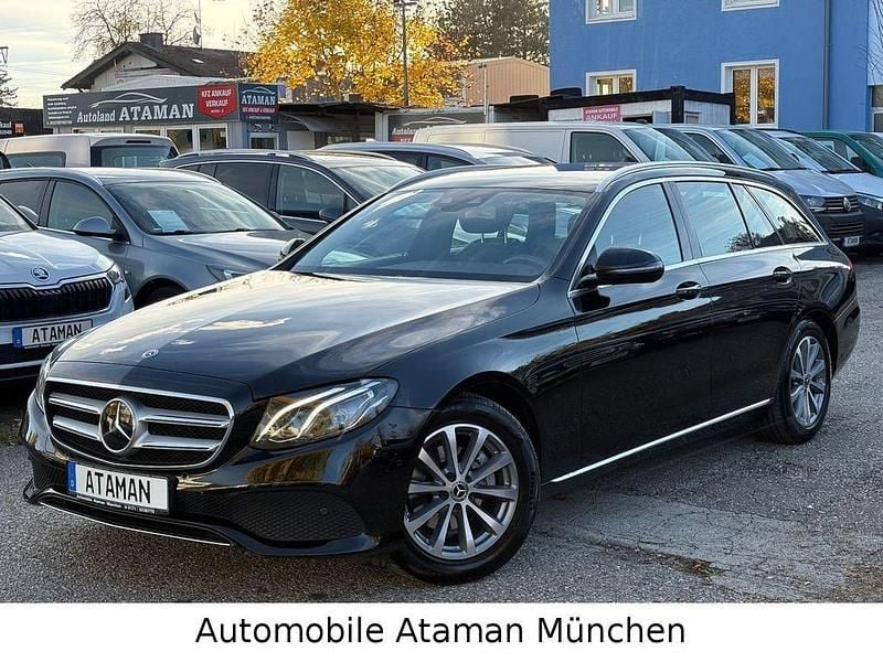 Schwarz Gebraucht 2018 Mercedes E200 Avantgarde Limousine | 21.800 € (Fairer Preis) - Bild 1/4