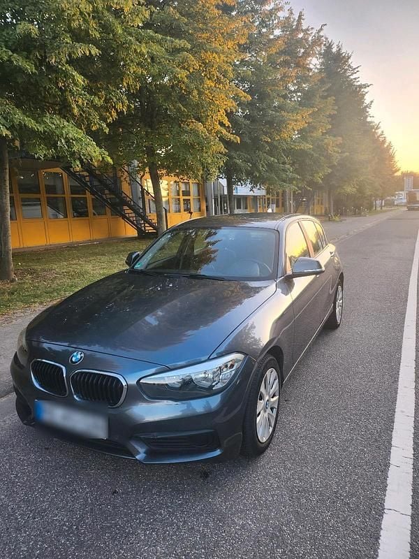 Grau Gebraucht 2015 BMW 116 Kleinwagen | 7.600 € (Guter Preis) - Bild 1/4
