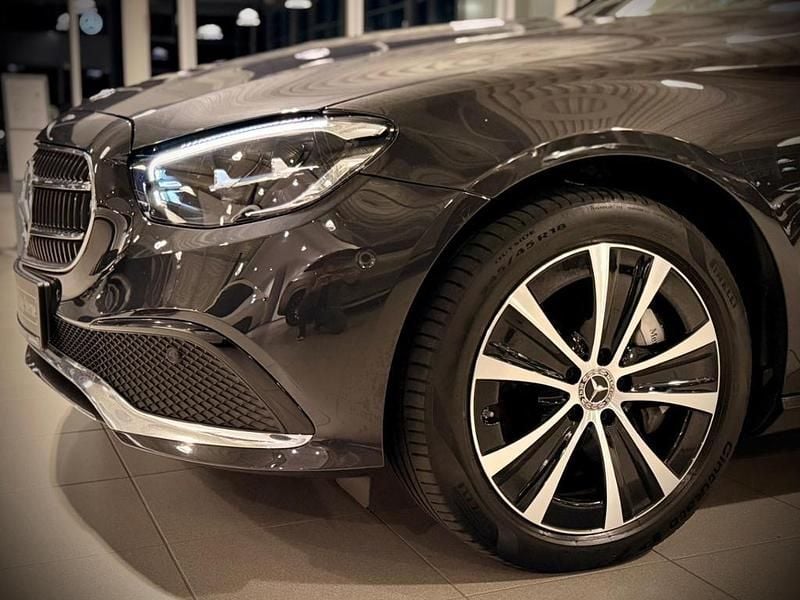 Gebraucht Mercedes E300 Avantgarde 306 PS (225 kW) 2022 Grau Limousine