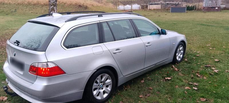 Gebraucht BMW 525 176 PS (129 kW) 2005 Silber Kombi