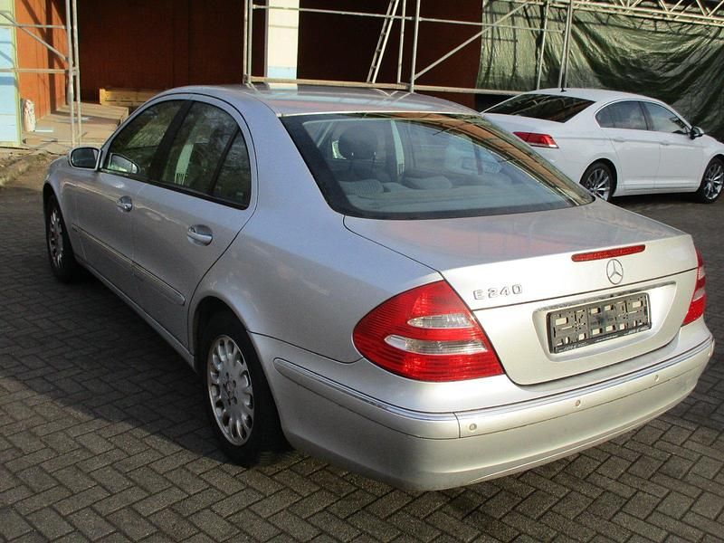 Gebraucht Mercedes 240 177 PS (130 kW) 2003 Gold Limousine