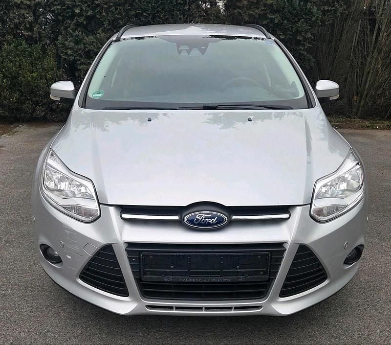 Gebraucht Ford Focus 95 PS (69 kW) 2012 Silber Kombi