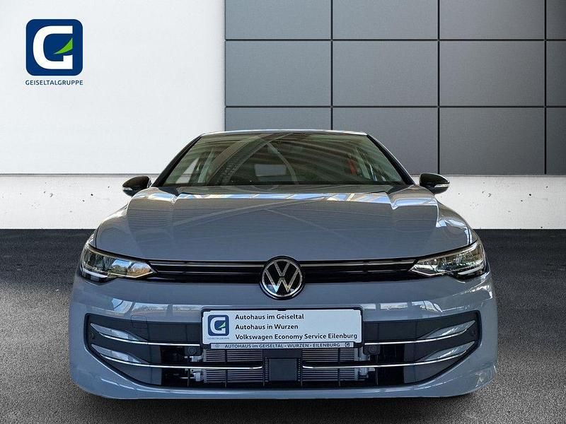 Neu VW Golf VIII 150 PS (110 kW) 2026 Grau Limousine