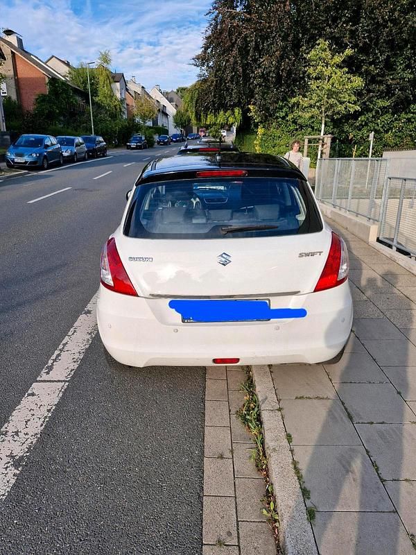 Gebraucht Suzuki Swift 92 PS (67 kW) 2011 Weiß Kleinwagen