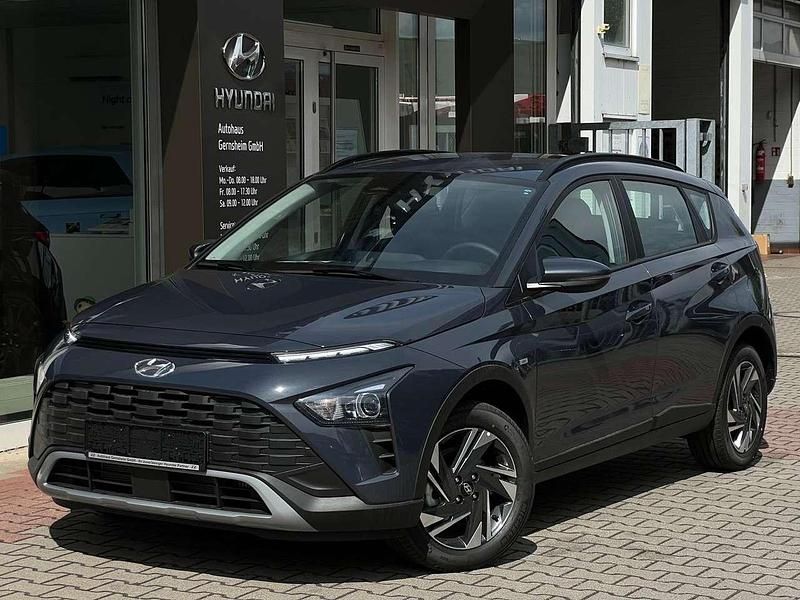 Aurora grey / met Gebraucht 2024 Hyundai Bayon Trend SUV | 20.490 € (Guter Preis) - Bild 1/4