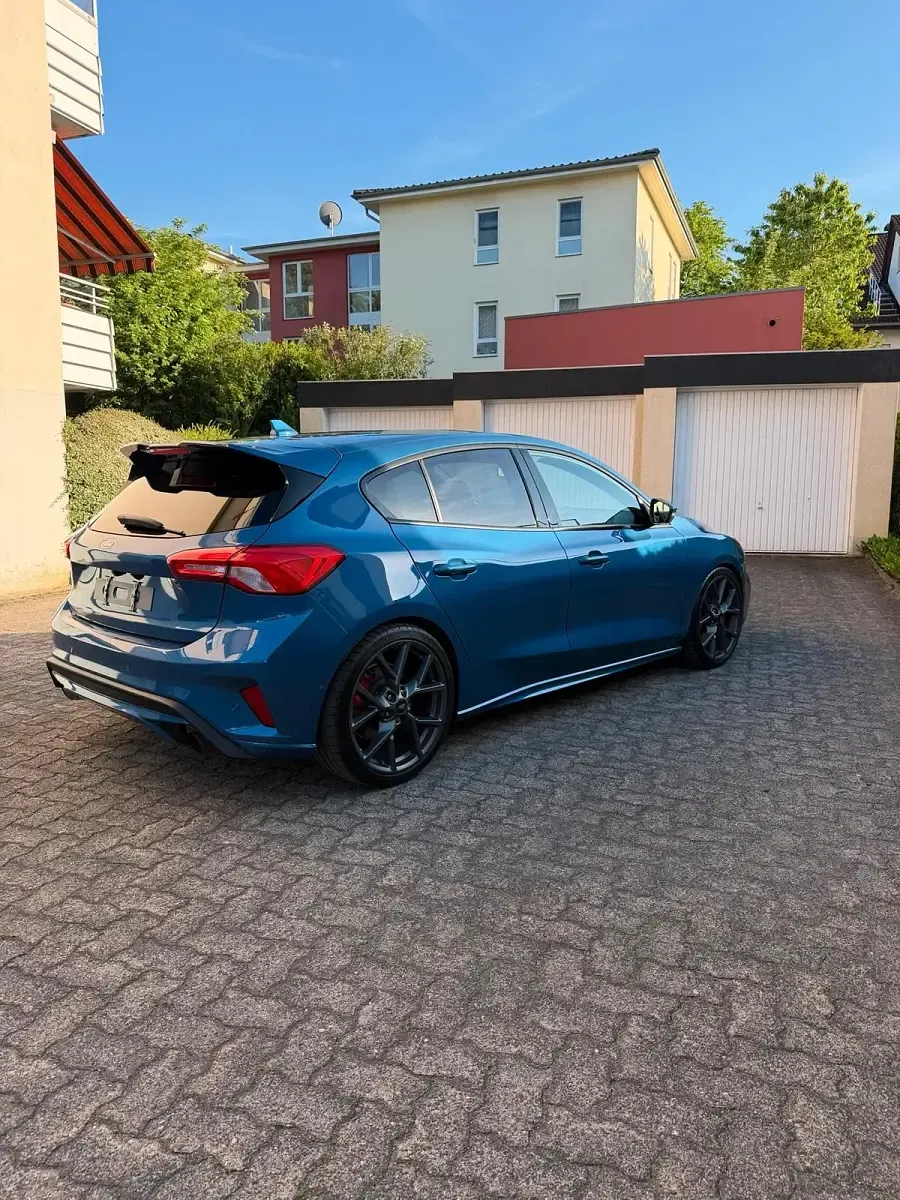 Gebraucht Ford Focus ST 280 PS (205 kW) 2020 Blau Limousine