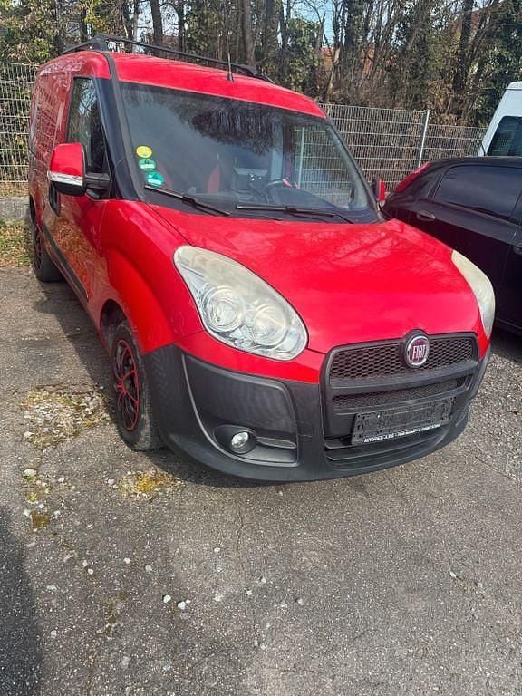 Gebraucht Fiat Doblò 90 PS (66 kW) 2014 Rot Van / Kleinbus