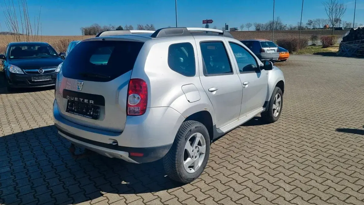Używany Dacia Duster Lauréate 105 KM (77 kW) 2010 Szary SUV
