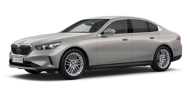 Grau Gebraucht 2025 BMW 540 Comfort Edition Limousine | 69.522 € (Superpreis) - Bild 1/4