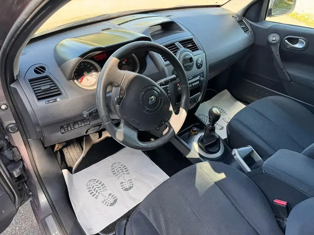 Gebraucht Renault Mégane 135 PS (99 kW) 2004 Grau Limousine