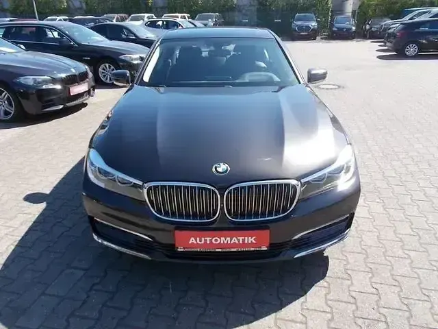 Gebraucht BMW 730 Sport Line 265 PS (194 kW) 2016 Jatoba metallic (metallic) Limousine