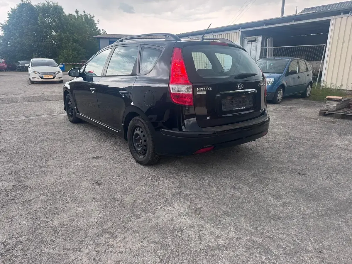 Gebraucht Hyundai i30 90 PS (66 kW) 2012 Schwarz Kombi