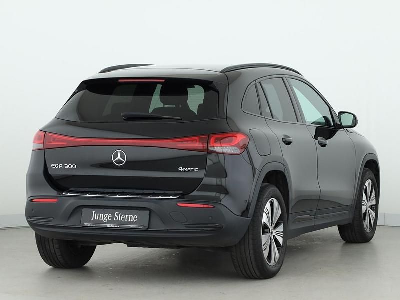 Gebraucht Mercedes EQA300 Progressive 167 kW (228 PS) 2021 Nachtschwarz SUV