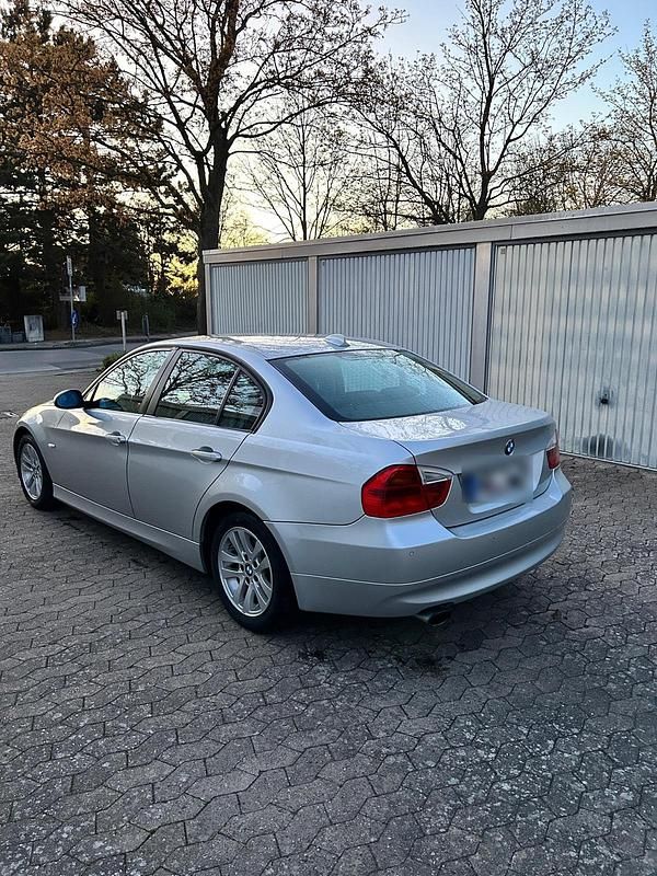Gebraucht BMW 320 170 PS (125 kW) 2007 Silber Limousine
