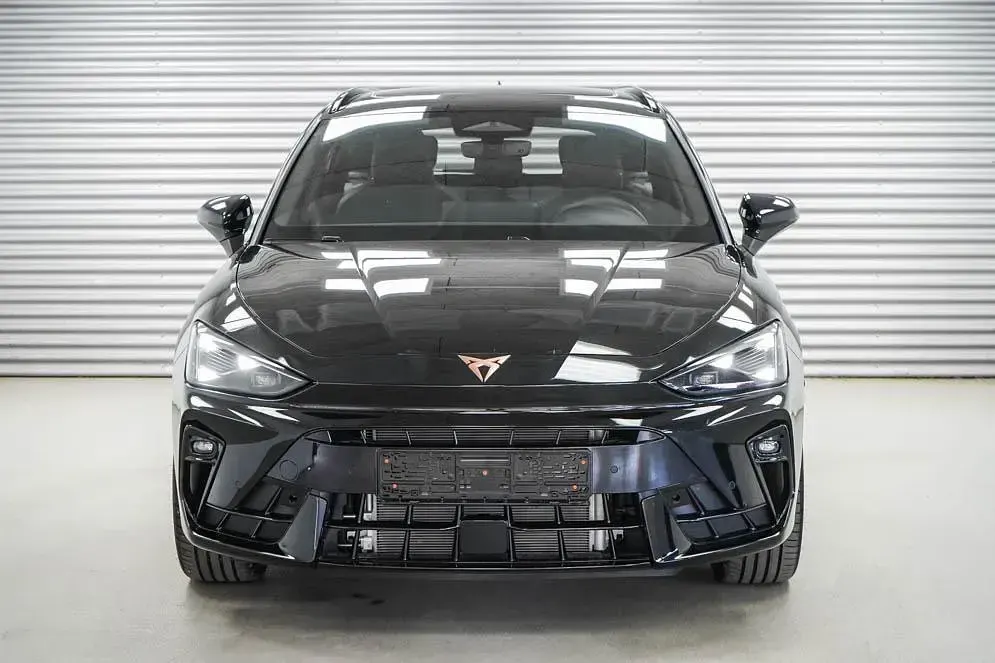 Neu Cupra Leon 150 PS (110 kW) 2026 Midnight black metallic (0e) Kombi