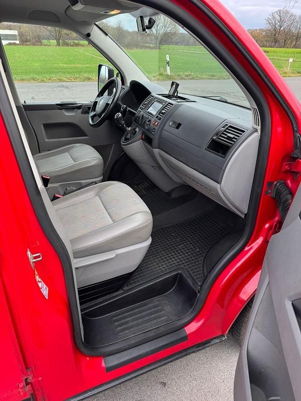 Gebraucht VW T5 131 PS (96 kW) 2008 Rot Van