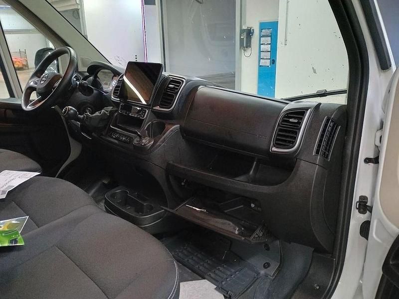 Gebraucht Opel Movano 140 PS (102 kW) 2024 Weiß Limousine