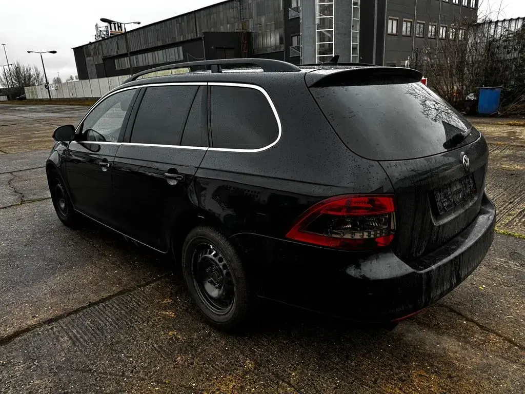 Usado VW Golf 105 HP (77 kW) 2011 Preto Monovolume