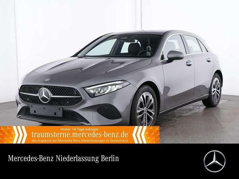 Grau Gebraucht 2024 Mercedes A200 Advanced Plus Limousine | 29.990 € (Guter Preis) - Bild 1/3