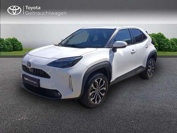 Schneeweiß Gebraucht 2022 Toyota Yaris Hybrid Connect Style | 23.620 € (Fairer Preis) - Bild 1/4