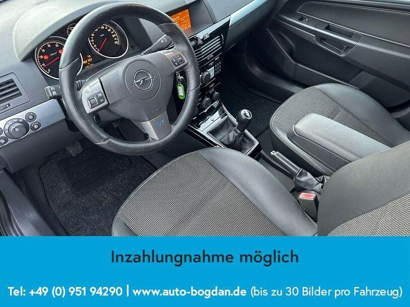 Gebraucht Opel Astra 90 PS (66 kW) 2008 Saphirschwarz mi2 Kombi