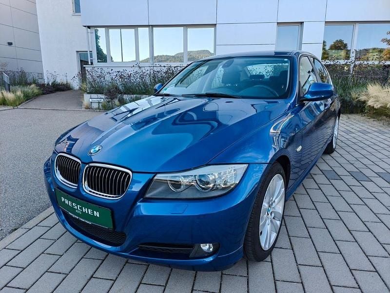 Blau Gebraucht 2010 BMW 330 Limousine | 16.476 € (Teuer) - Bild 1/4