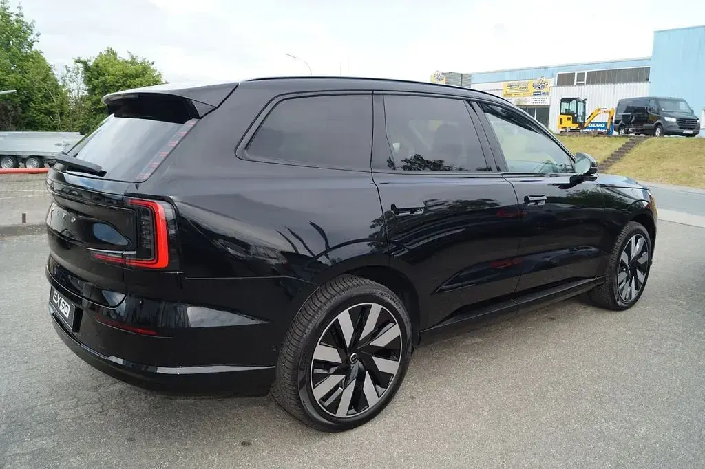 Neu Volvo EX90 Executive 300 kW (408 PS) 2026 Onyx black SUV