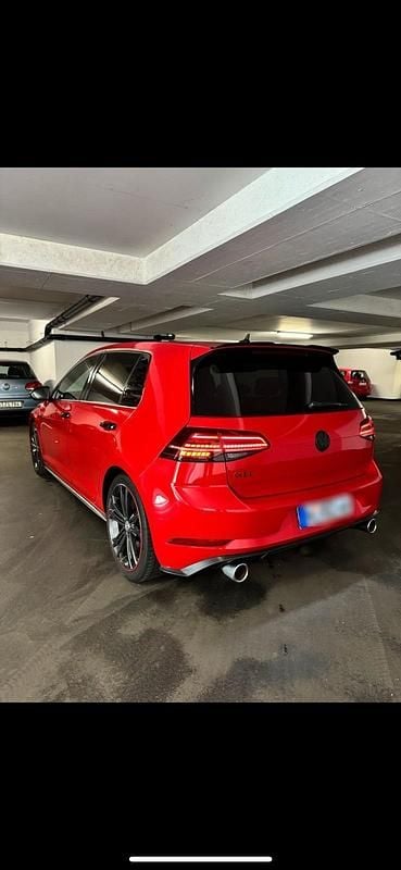 Rot Gebraucht 2019 VW Golf VII GTI Kleinwagen | 19.200 € (Guter Preis) - Bild 1/4