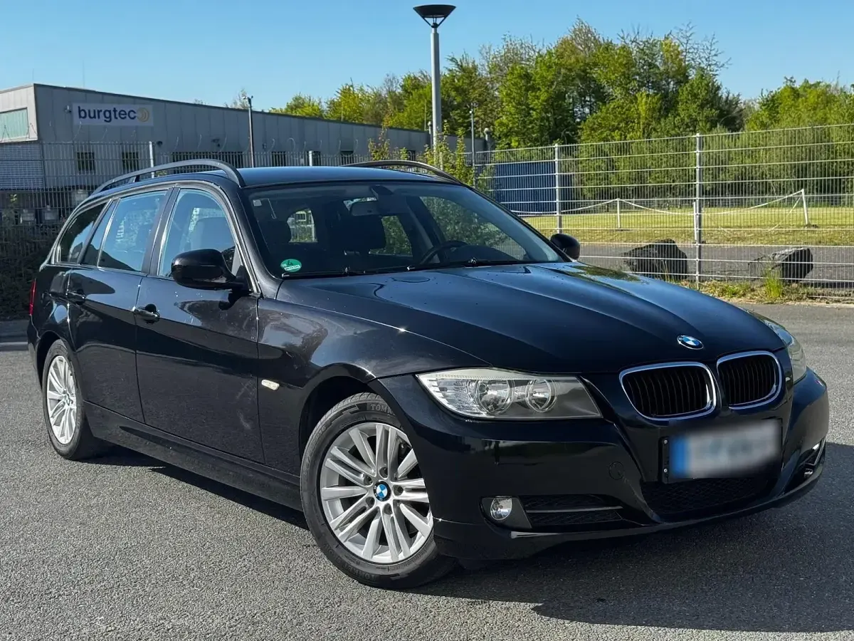 Gebraucht BMW 320 170 PS (125 kW) 2010 Schwarz Kombi