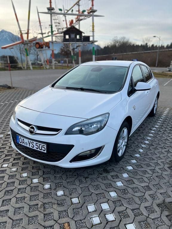 Gebraucht Opel Astra 140 PS (102 kW) 2012 Weiß Kombi