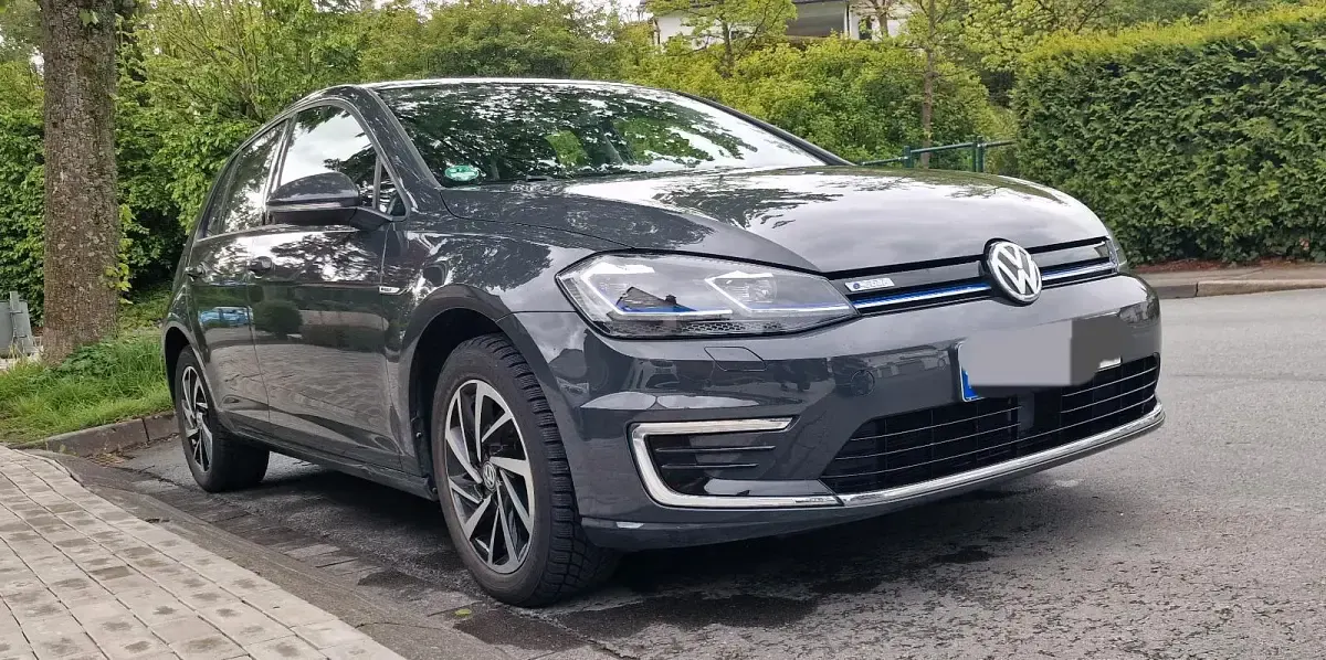 Gebraucht VW e-Golf 100 kW (136 PS) 2020 Grau Kleinwagen
