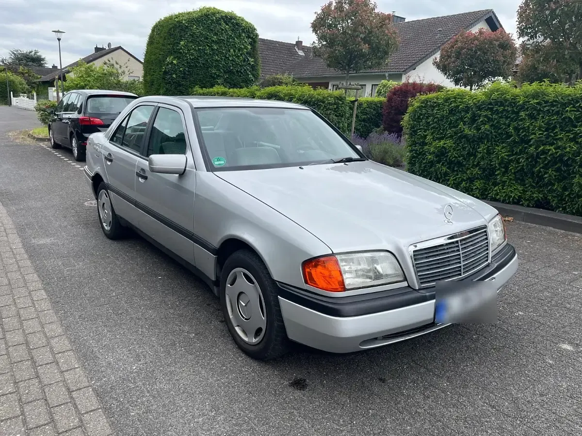 Gebraucht Mercedes C180 Classic 122 PS (89 kW) 1995 Silber Limousine
