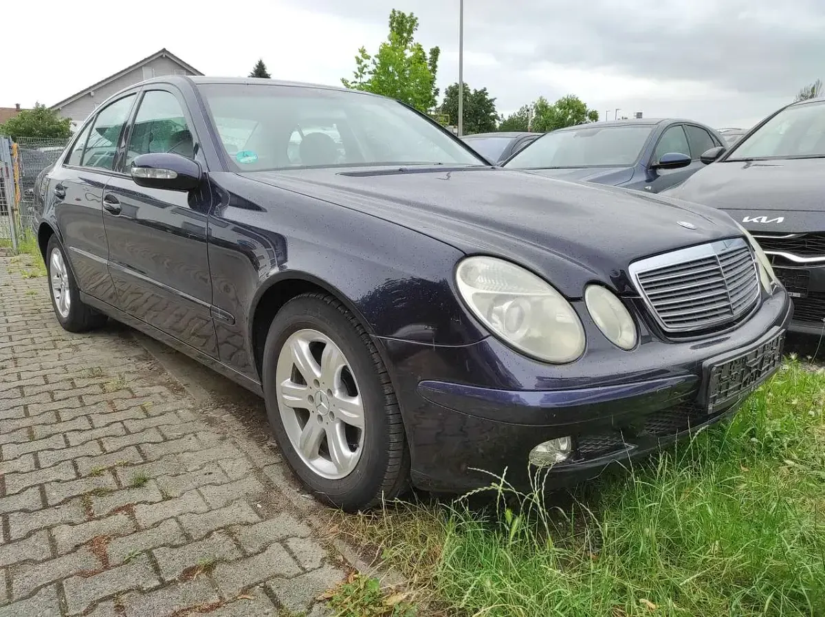 Second-hand Mercedes E240 177 CP (130 kW) 2004 Albastru Berlinǎ