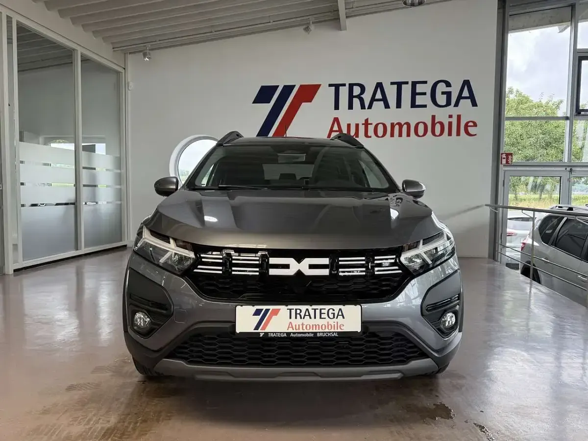 Gebraucht Dacia Jogger Expression 141 PS (103 kW) 2026 Dolomitgrau Van / Kleinbus