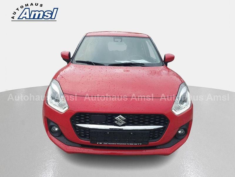 Gebraucht Suzuki Swift Comfort 83 PS (61 kW) 2022 Rot Kleinwagen