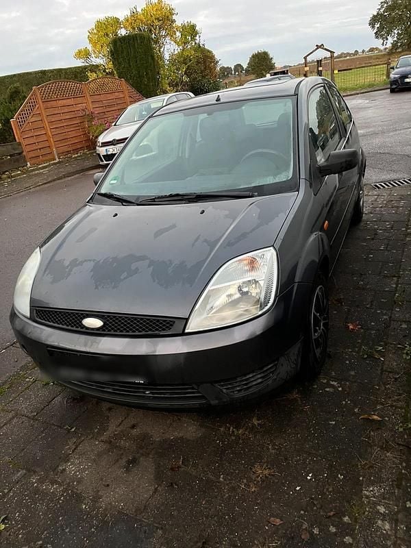 Grau Gebraucht 2003 Ford Fiesta Kleinwagen | 350 € (Superpreis) - Bild 1/4