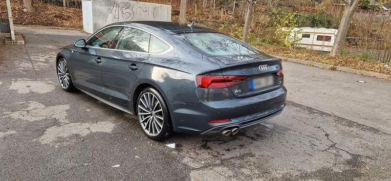 Grau Gebraucht 2017 Audi A5 Sportback Sport Kleinwagen | 15.999 € (Superpreis) - Bild 1/4