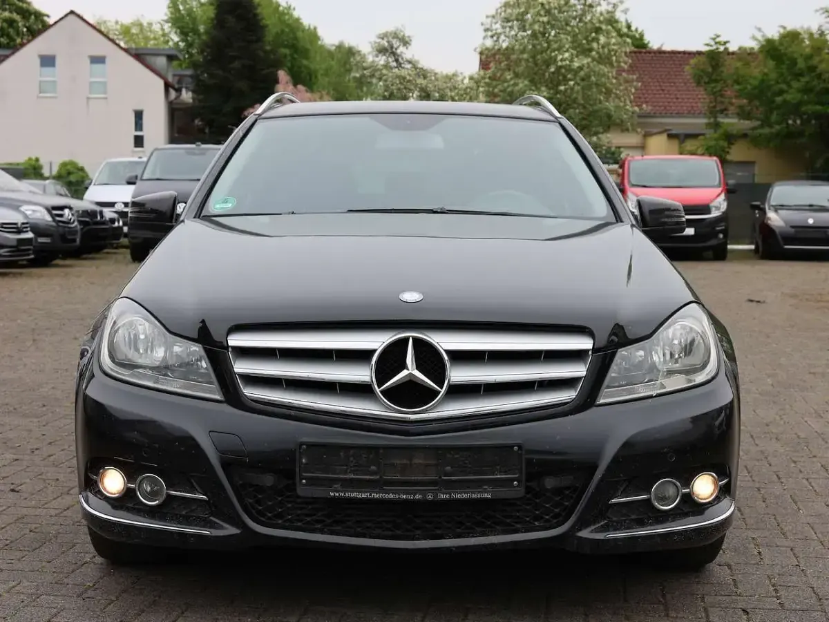 Second-hand Mercedes C200 Avantgarde 136 CP (100 kW) 2011 Negru Break