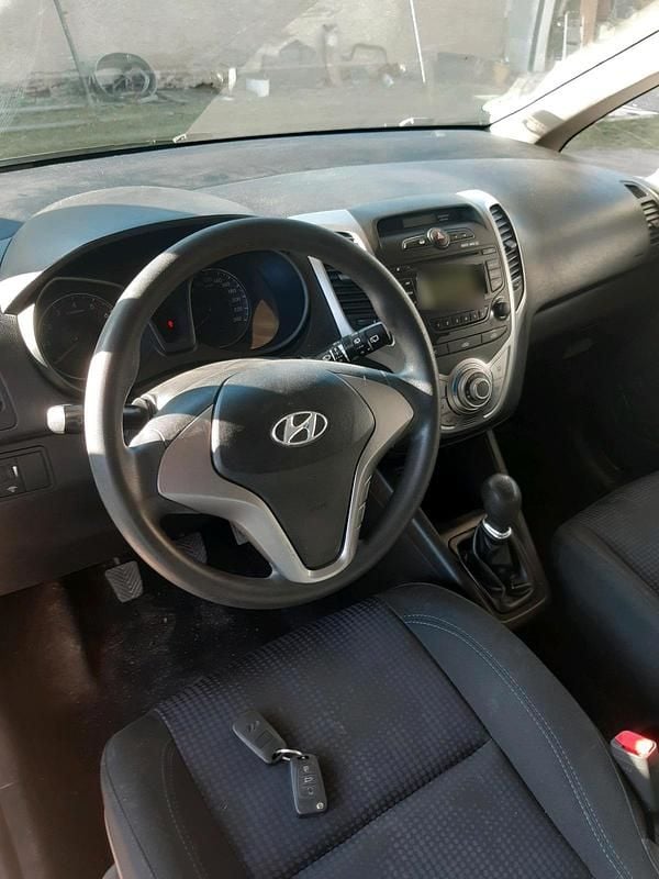 Gebraucht Hyundai ix20 90 PS (66 kW) 2011 Blau Kleinwagen