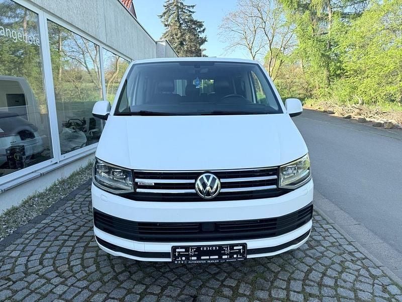 Weiß Gebraucht 2018 VW Caravelle Comfortline Van / Kleinbus | 22.900 € (Superpreis) - Bild 1/4