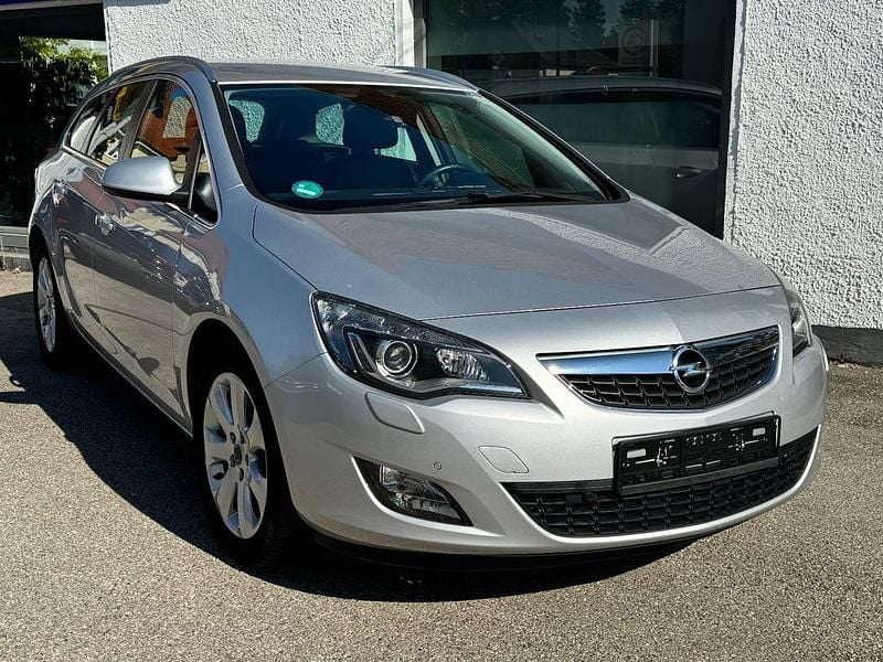 Gebraucht Opel Astra 179 PS (131 kW) 2011 Silber Kombi