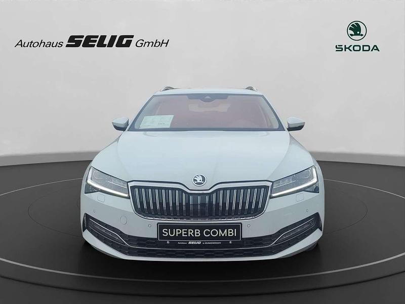 Gebraucht Skoda Superb Style 150 PS (110 kW) 2024 Moon.weiss metallic Kombi