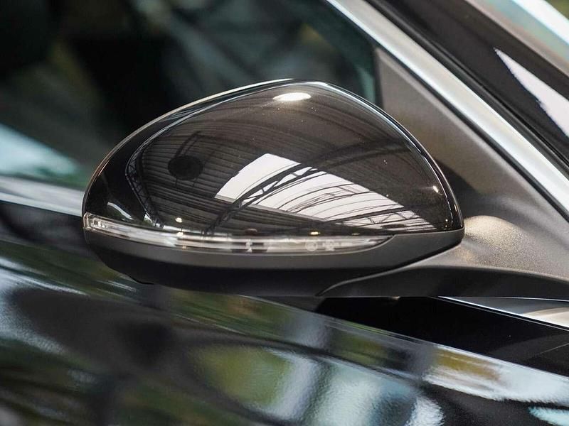 Gebraucht Mercedes C300e Avantgarde 197 PS (144 kW) 2024 Obsidianschwarz Kombi