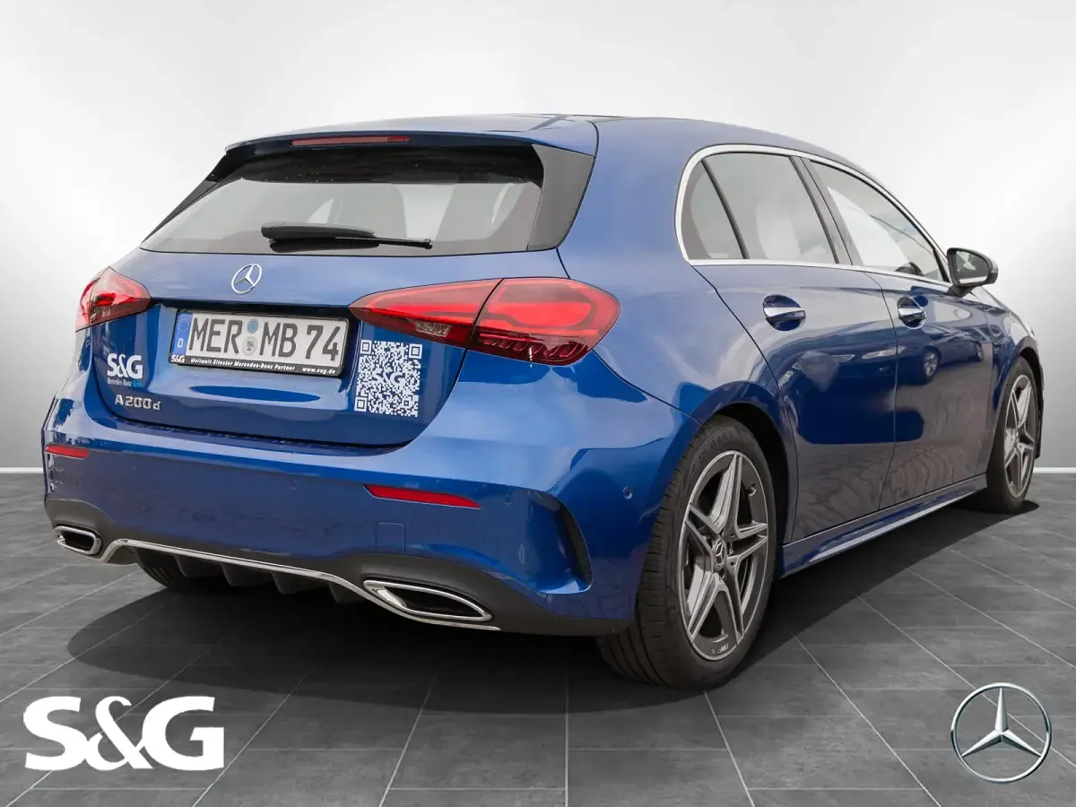 Gebraucht Mercedes A200 AMG 150 PS (110 kW) 2025 Metalliclack spektralblau Limousine