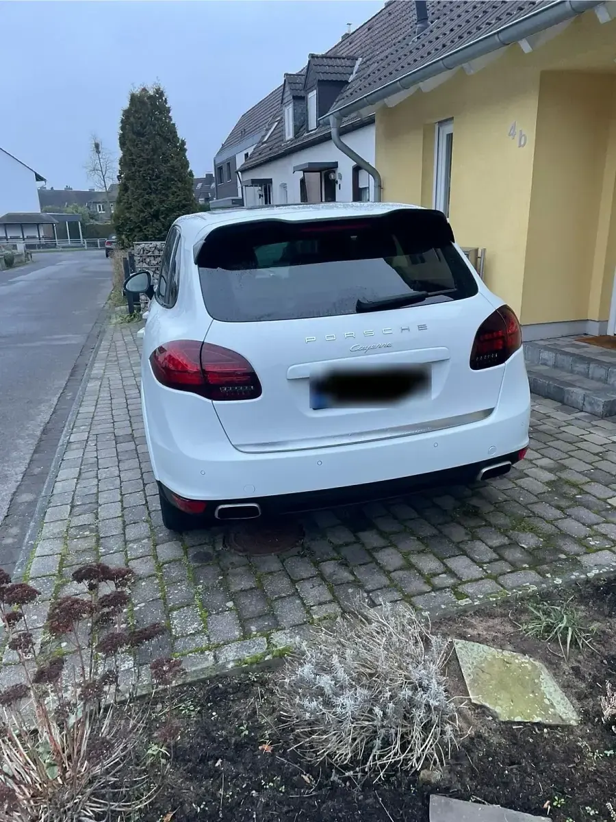 Second-hand Porsche Cayenne 300 CP (220 kW) 2013 Alb SUV